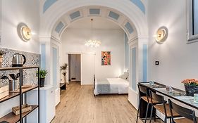 The Quarters Naples Apartments