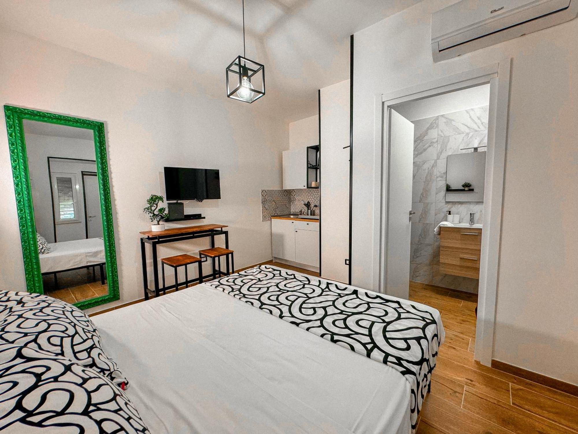 The Quarters Naples Apartments Zewnętrze zdjęcie